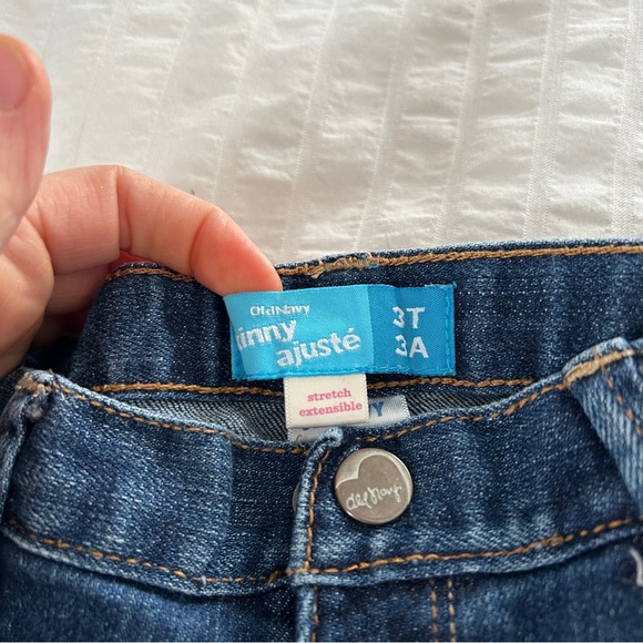 3 for $30 OLD NAVY Bundle of 2 Pairs of Stretch Skinny Jeans Sz 3T - Picture 3 of 3